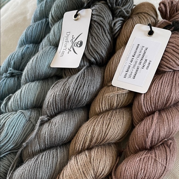 DyeForYarn Hand-Dyed Gradient Yarn Set - Picture 2 of 4